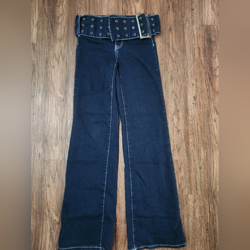 Edikted 2000s Jeans With Large Belt